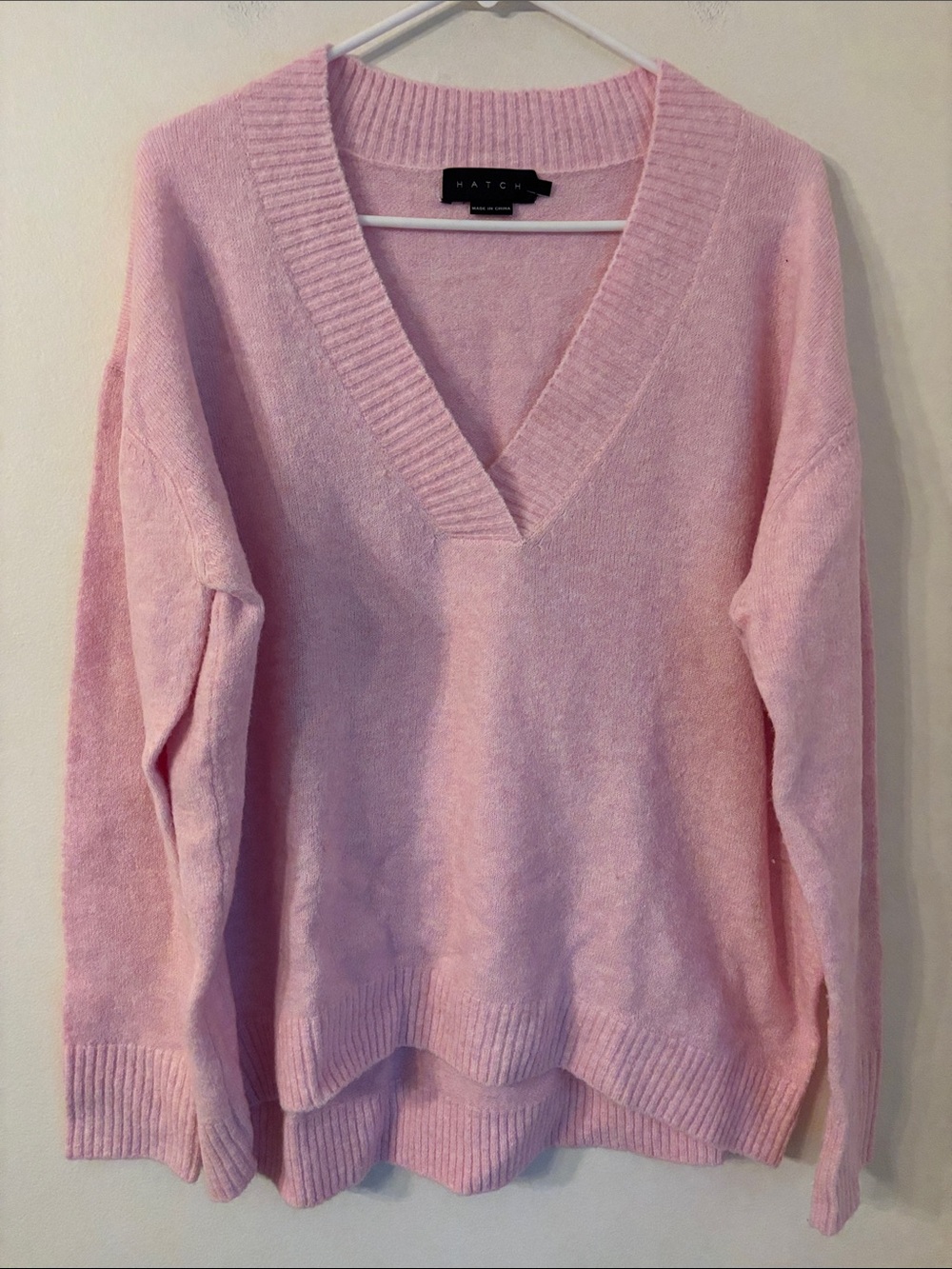 HATCH Soft Pink wool blend V-Neck Women's Sweater size 2 or Medium Classic work